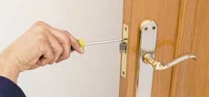 Affordable Locksmith Services Orlando, FL 407-964-3216 - trunk-unlock-01